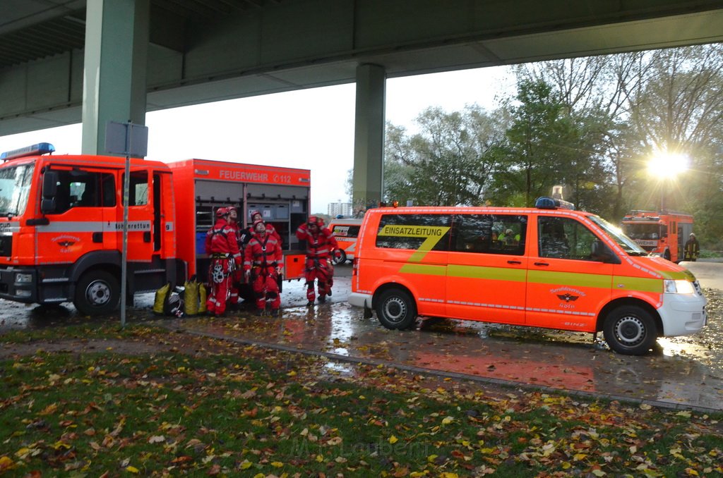 Einsatz BF Hoehenretter Koelner Seilbahn Hoehe Zoobruecke P2236.JPG